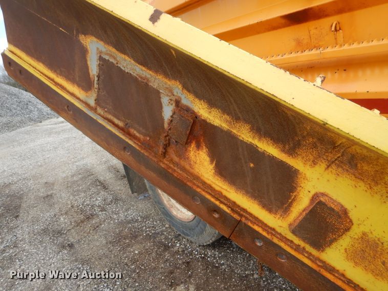 image for item DF3050 2002 International 4900 dump truck