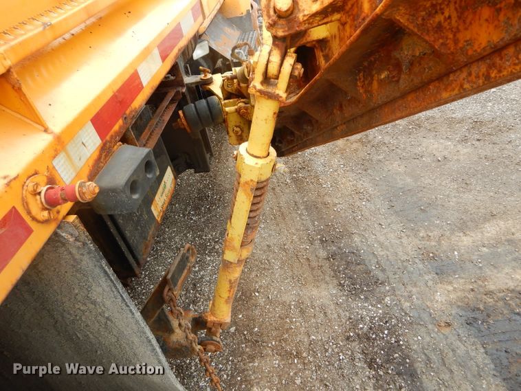 image for item DF3050 2002 International 4900 dump truck