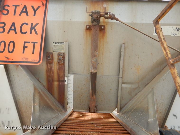 image for item DF3050 2002 International 4900 dump truck