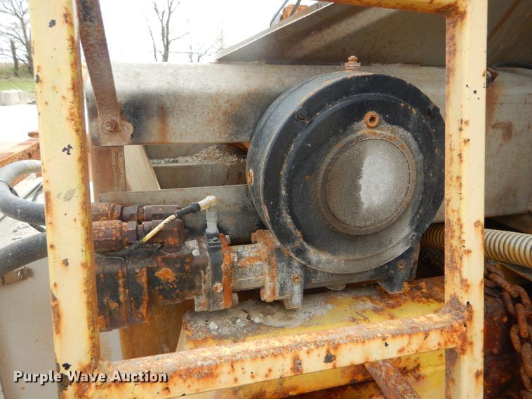 image for item DF3050 2002 International 4900 dump truck