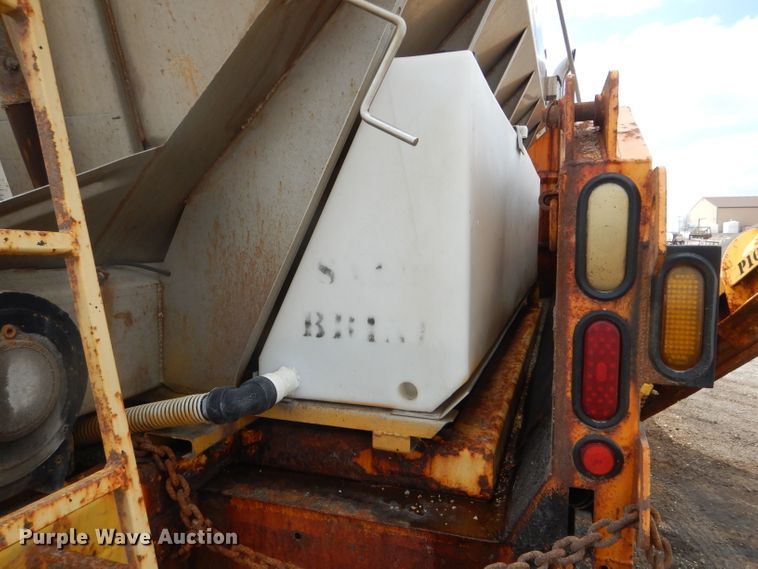 image for item DF3050 2002 International 4900 dump truck