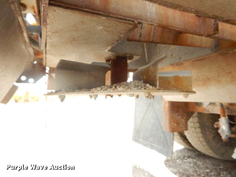 image for item DF3050 2002 International 4900 dump truck