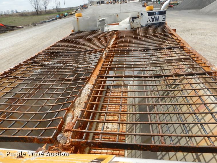 image for item DF3050 2002 International 4900 dump truck