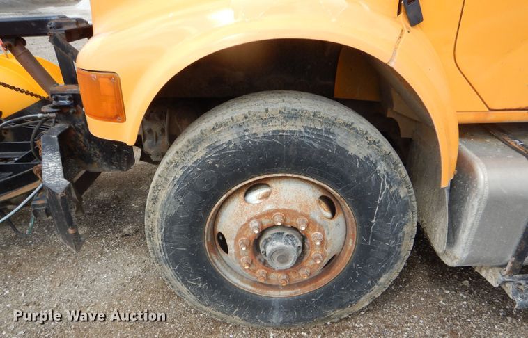 image for item DF3050 2002 International 4900 dump truck