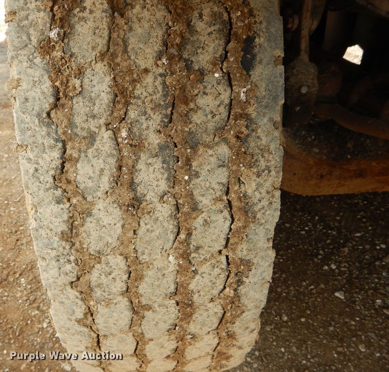 image for item DF3050 2002 International 4900 dump truck