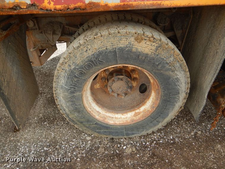 image for item DF3050 2002 International 4900 dump truck