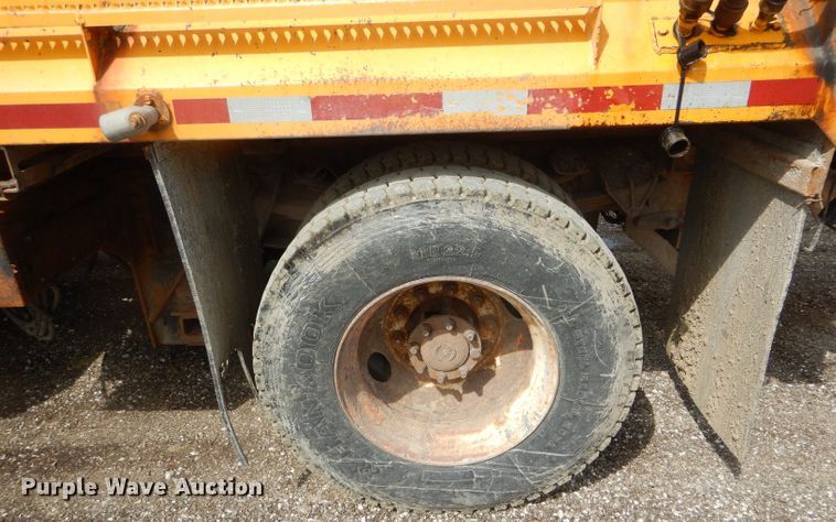 image for item DF3050 2002 International 4900 dump truck