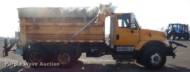 image for item DF3051 2006 International 7400 dump truck