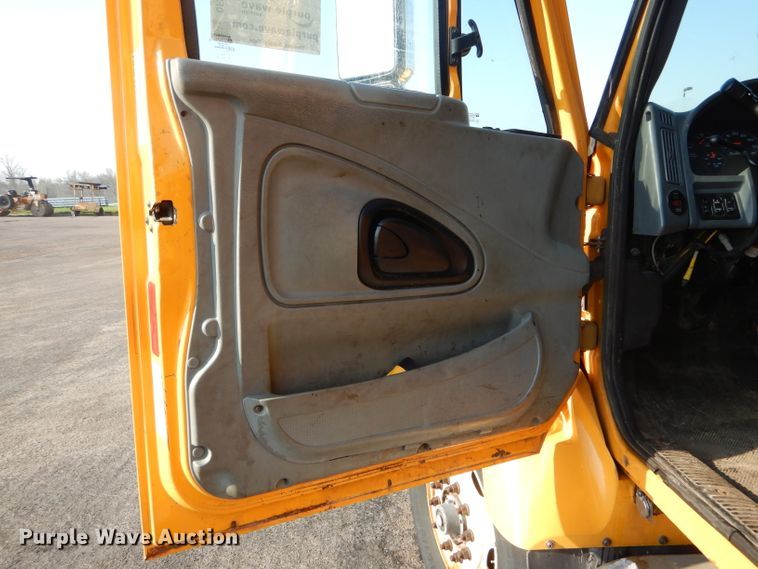 image for item DF3051 2006 International 7400 dump truck