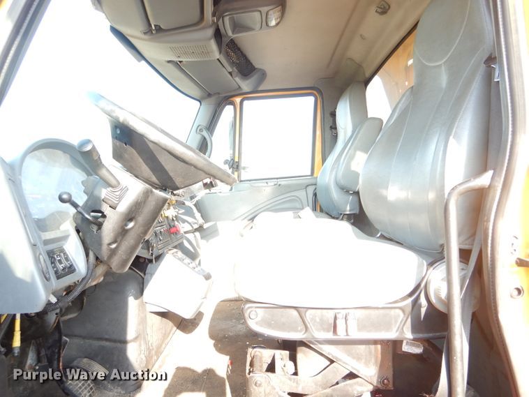 image for item DF3051 2006 International 7400 dump truck