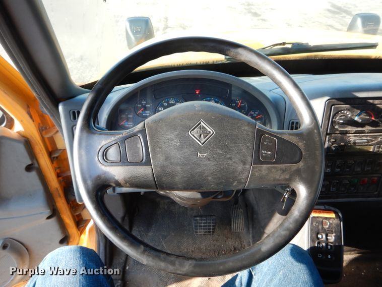 image for item DF3051 2006 International 7400 dump truck