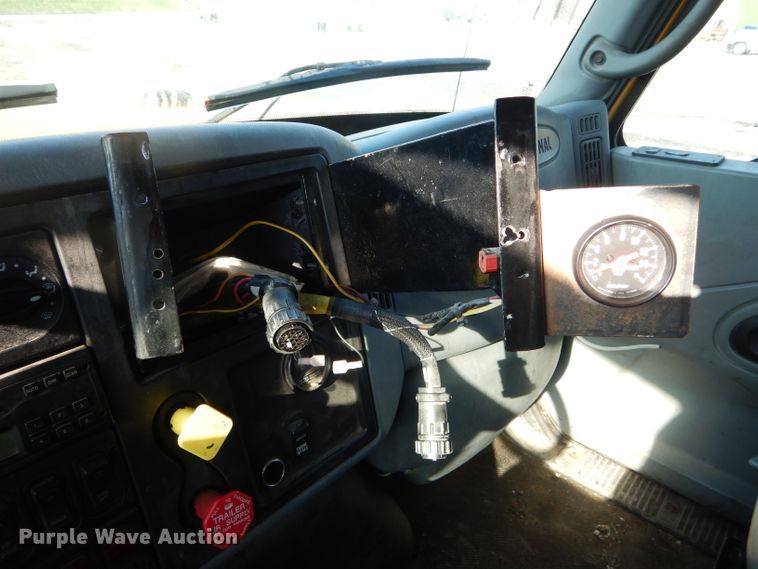 image for item DF3051 2006 International 7400 dump truck