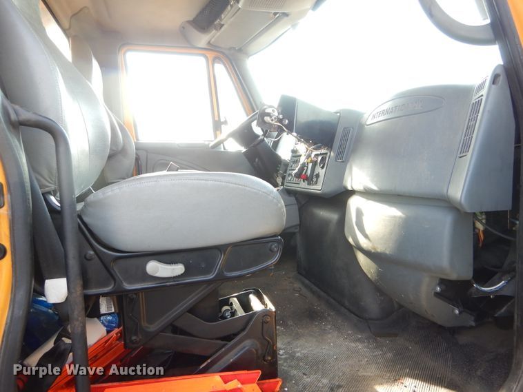 image for item DF3051 2006 International 7400 dump truck