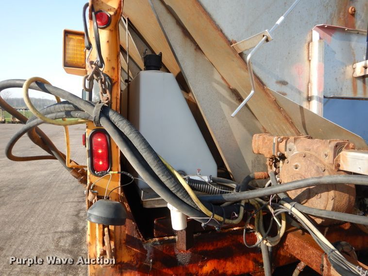 image for item DF3051 2006 International 7400 dump truck