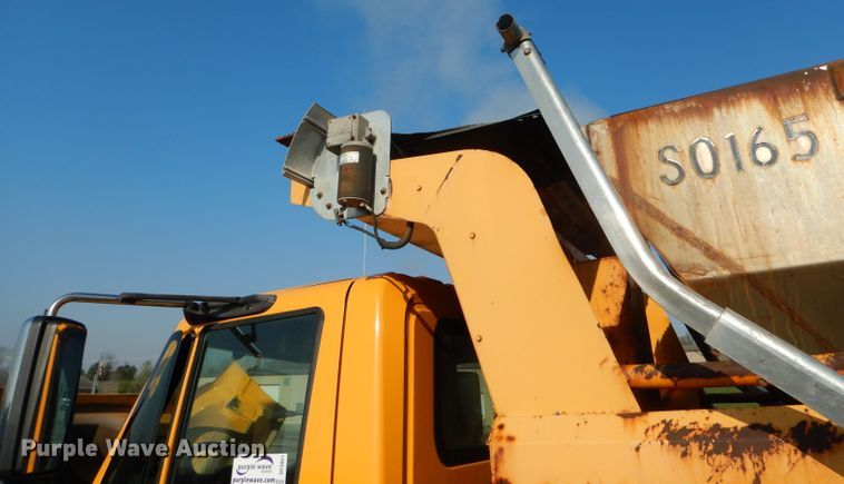 image for item DF3051 2006 International 7400 dump truck