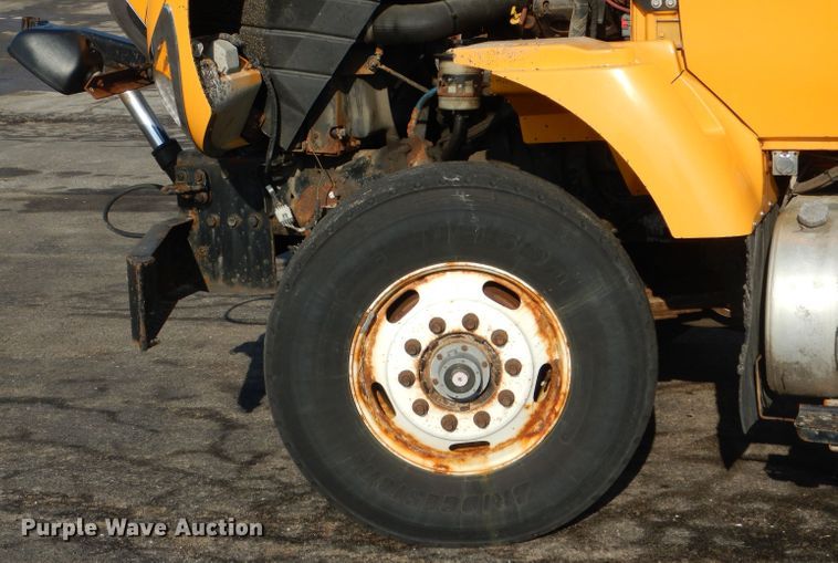 image for item DF3051 2006 International 7400 dump truck