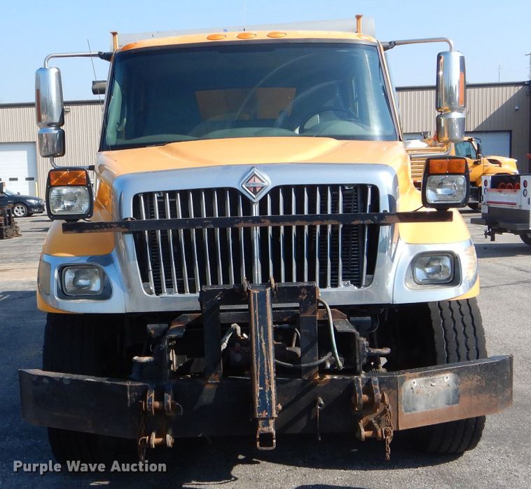 image for item DF3052 2006 International 7400 Crew Cab dump truck