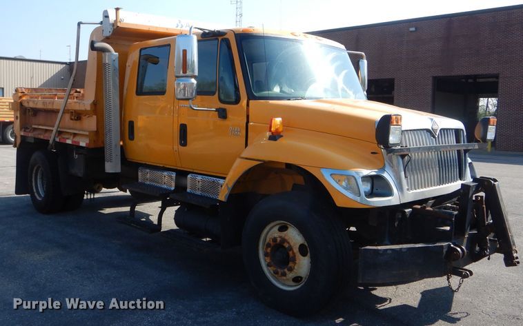 image for item DF3052 2006 International 7400 Crew Cab dump truck