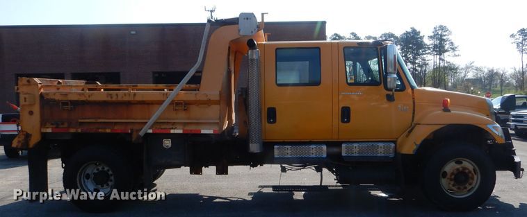 image for item DF3052 2006 International 7400 Crew Cab dump truck