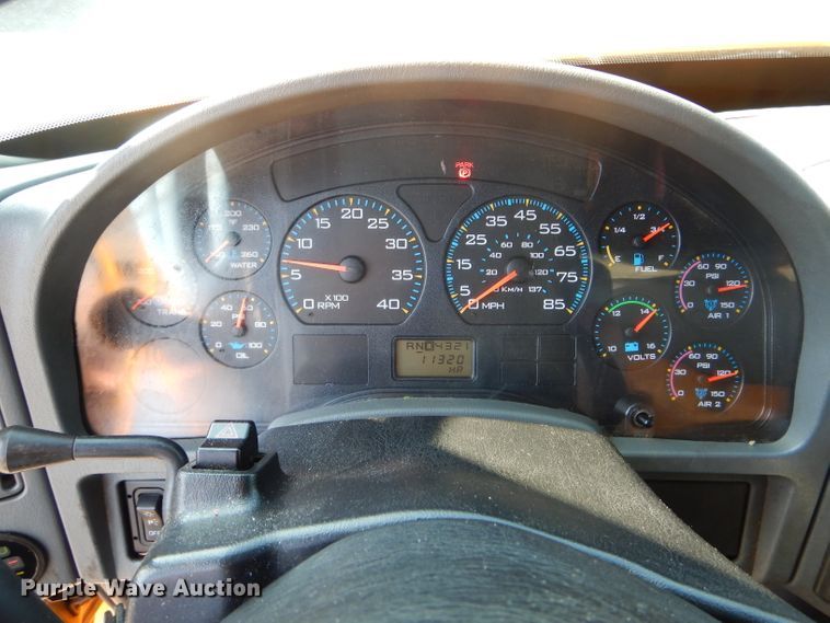 image for item DF3052 2006 International 7400 Crew Cab dump truck