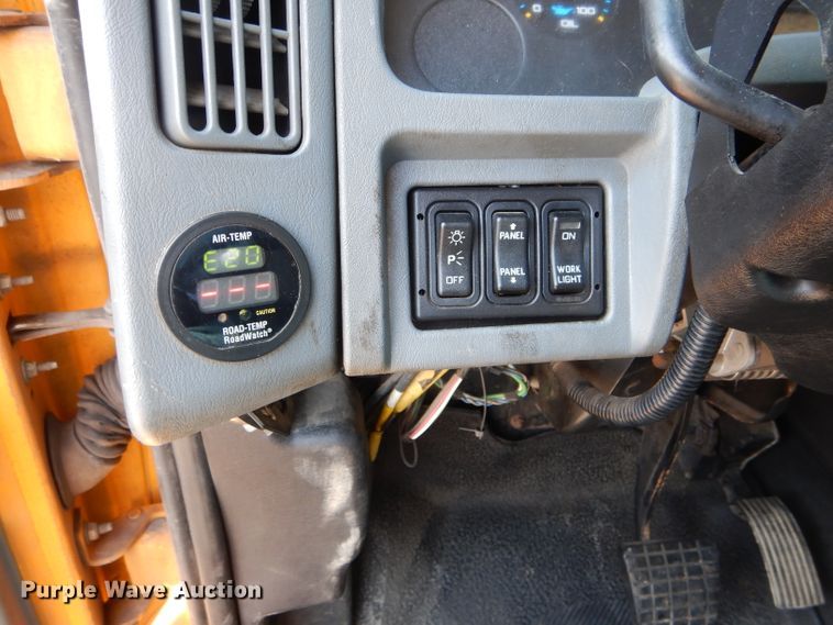 image for item DF3052 2006 International 7400 Crew Cab dump truck