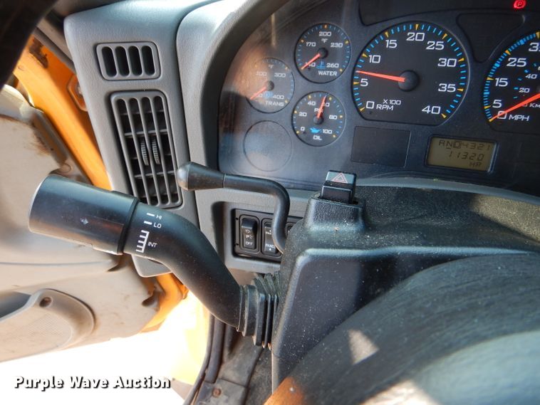 image for item DF3052 2006 International 7400 Crew Cab dump truck