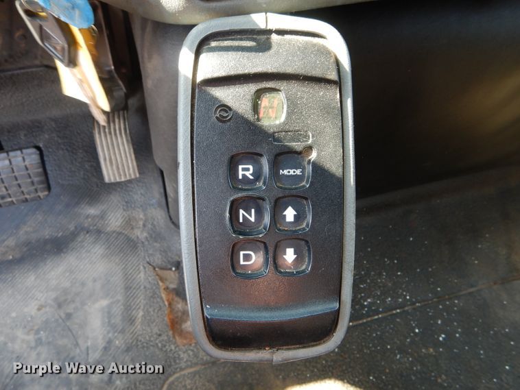 image for item DF3052 2006 International 7400 Crew Cab dump truck