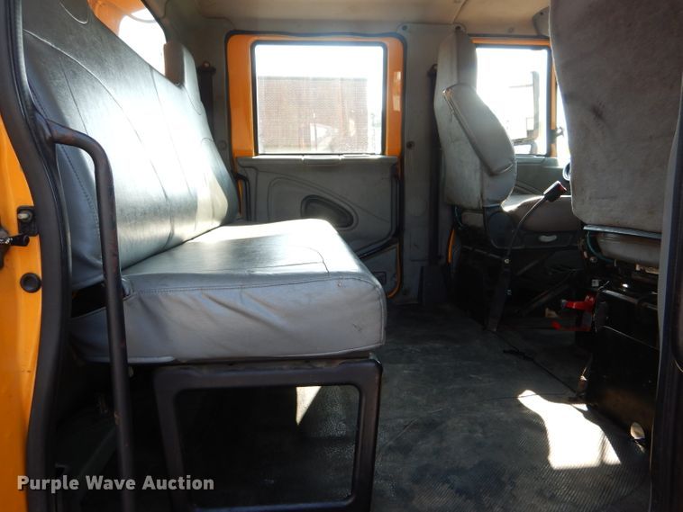 image for item DF3052 2006 International 7400 Crew Cab dump truck