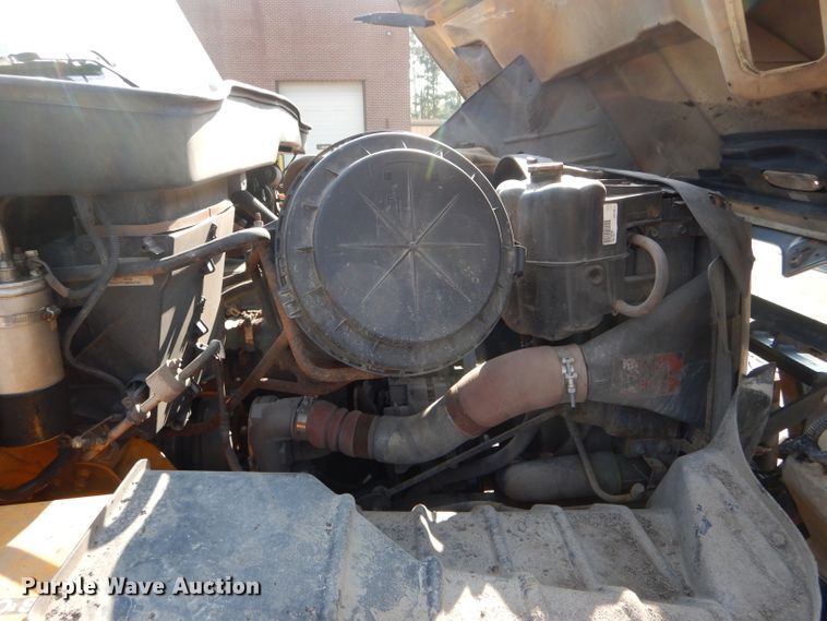 image for item DF3052 2006 International 7400 Crew Cab dump truck