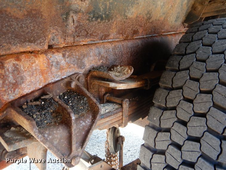 image for item DF3052 2006 International 7400 Crew Cab dump truck