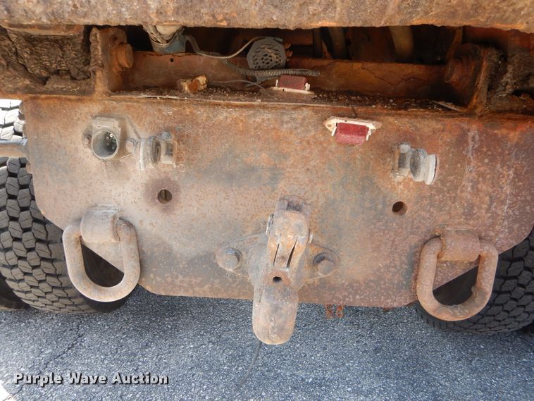 image for item DF3052 2006 International 7400 Crew Cab dump truck