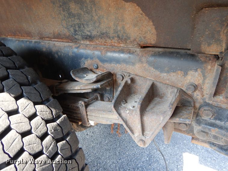 image for item DF3052 2006 International 7400 Crew Cab dump truck