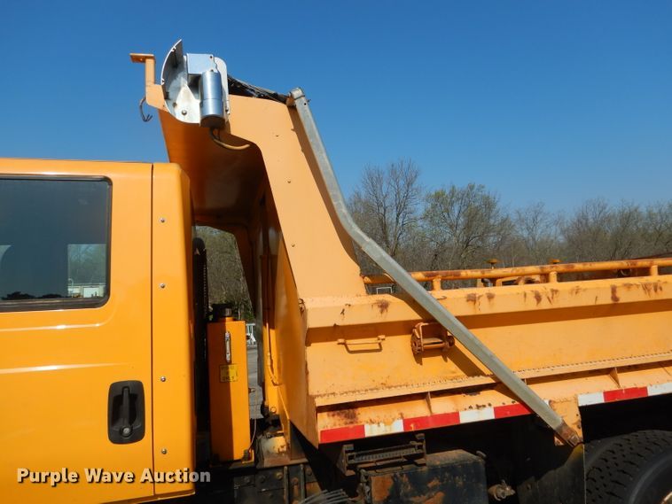 image for item DF3052 2006 International 7400 Crew Cab dump truck