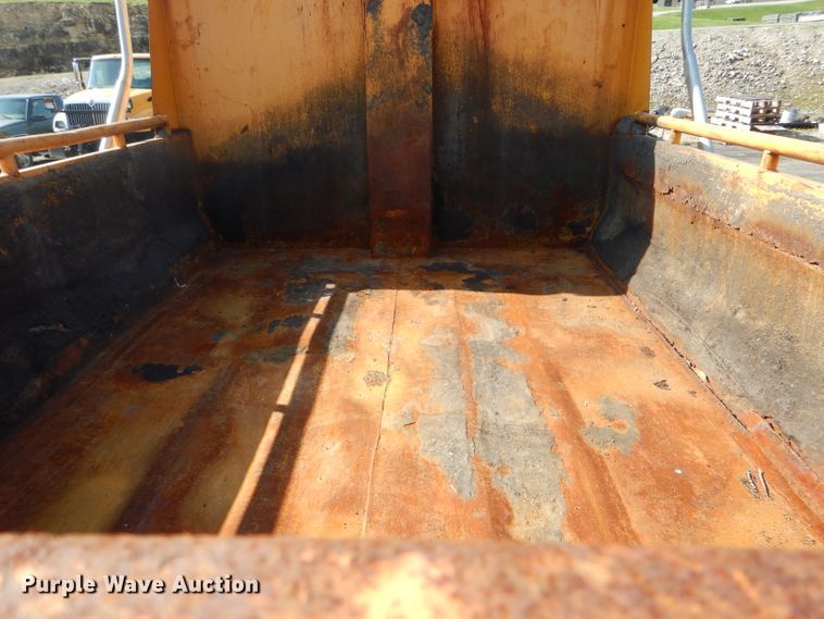 image for item DF3052 2006 International 7400 Crew Cab dump truck