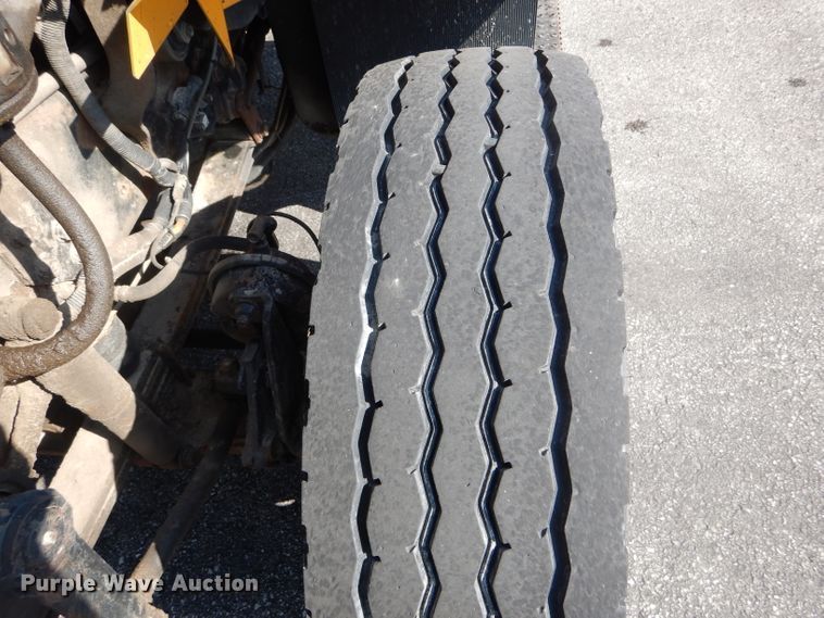 image for item DF3052 2006 International 7400 Crew Cab dump truck