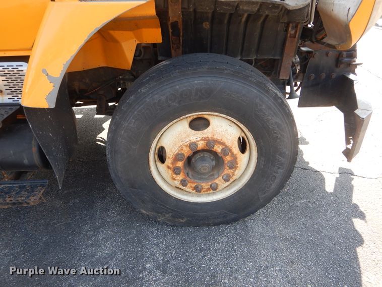 image for item DF3052 2006 International 7400 Crew Cab dump truck