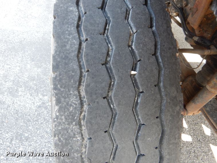 image for item DF3052 2006 International 7400 Crew Cab dump truck