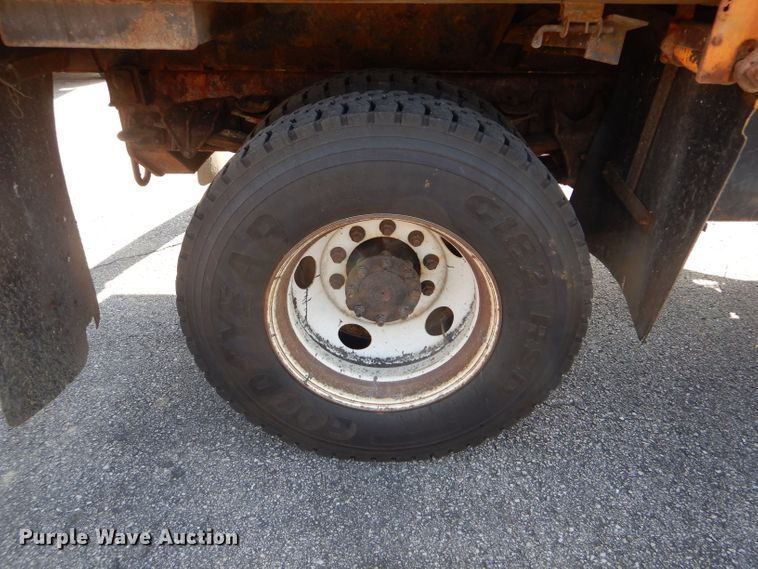 image for item DF3052 2006 International 7400 Crew Cab dump truck