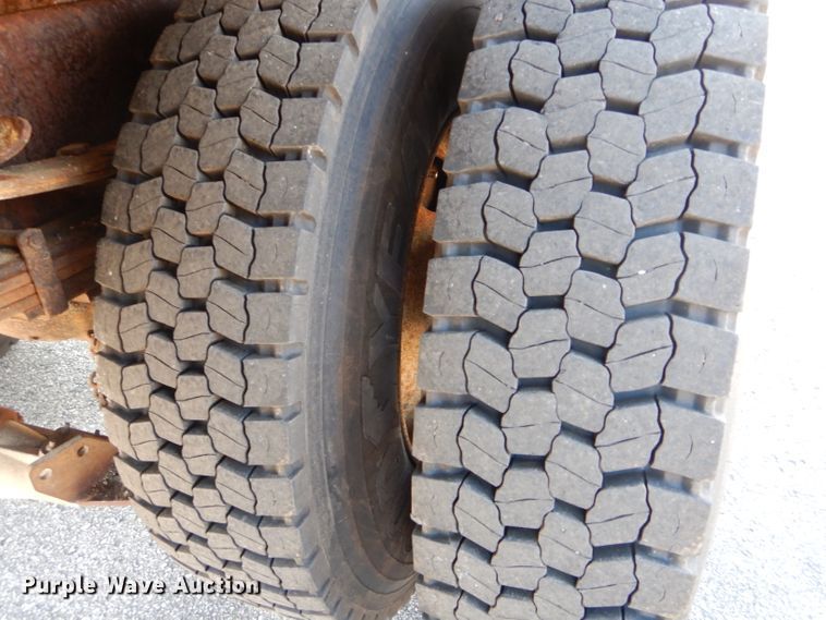 image for item DF3052 2006 International 7400 Crew Cab dump truck