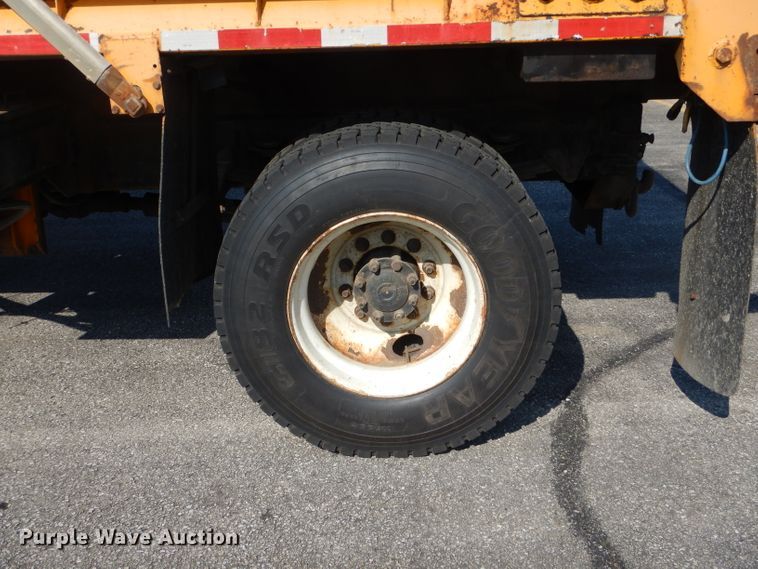 image for item DF3052 2006 International 7400 Crew Cab dump truck