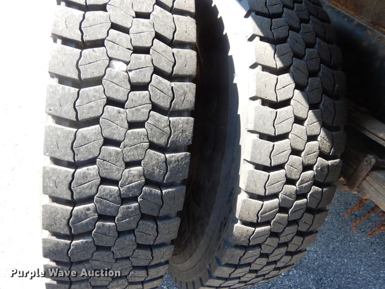 image for item DF3052 2006 International 7400 Crew Cab dump truck