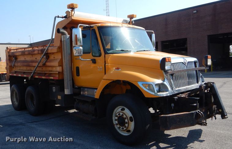image for item DF3053 2004 International 7400 dump truck