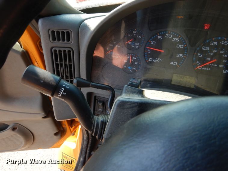 image for item DF3053 2004 International 7400 dump truck