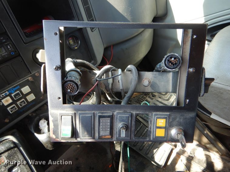 image for item DF3053 2004 International 7400 dump truck