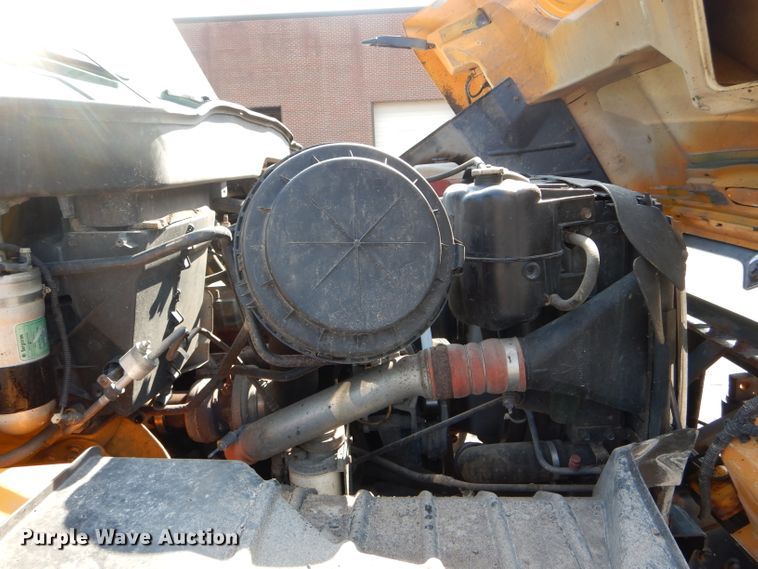 image for item DF3053 2004 International 7400 dump truck