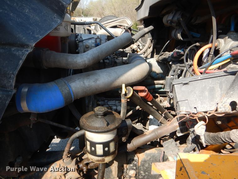 image for item DF3053 2004 International 7400 dump truck