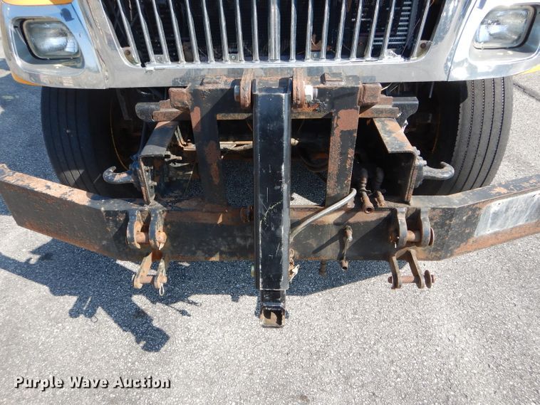 image for item DF3053 2004 International 7400 dump truck