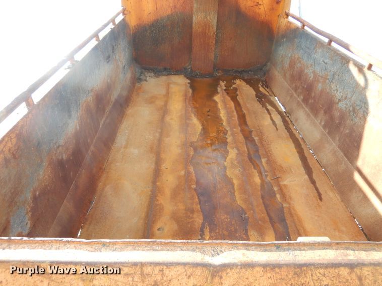 image for item DF3053 2004 International 7400 dump truck