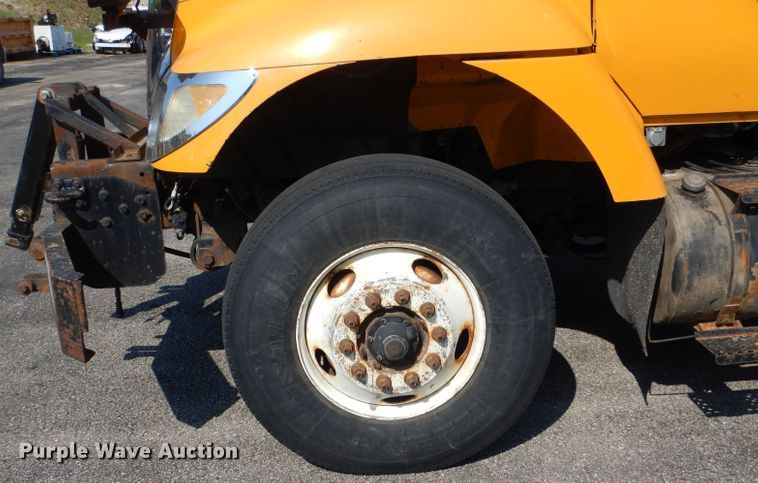 image for item DF3053 2004 International 7400 dump truck