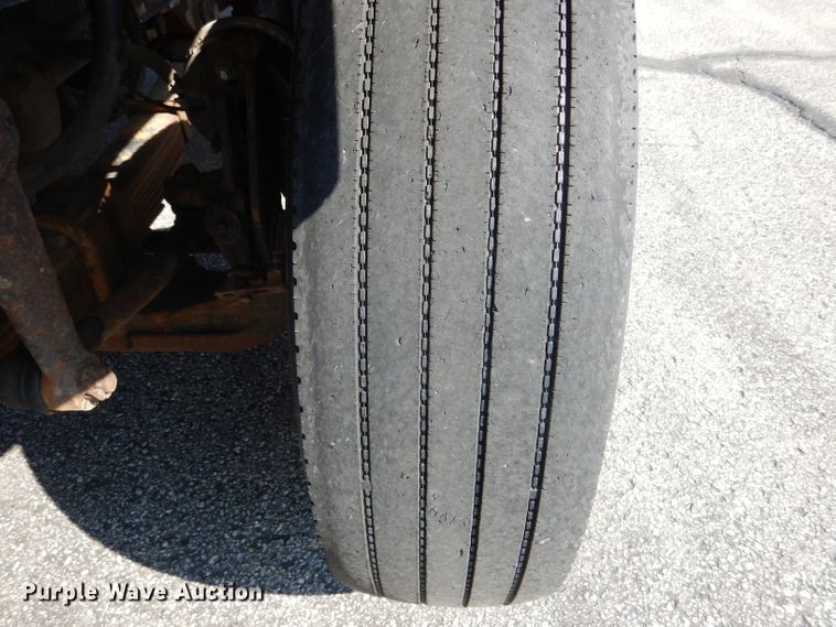 image for item DF3053 2004 International 7400 dump truck